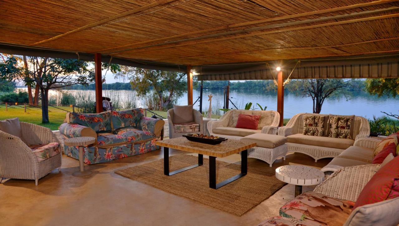 River View Lodge คาซาเนอ ภายนอก รูปภาพ