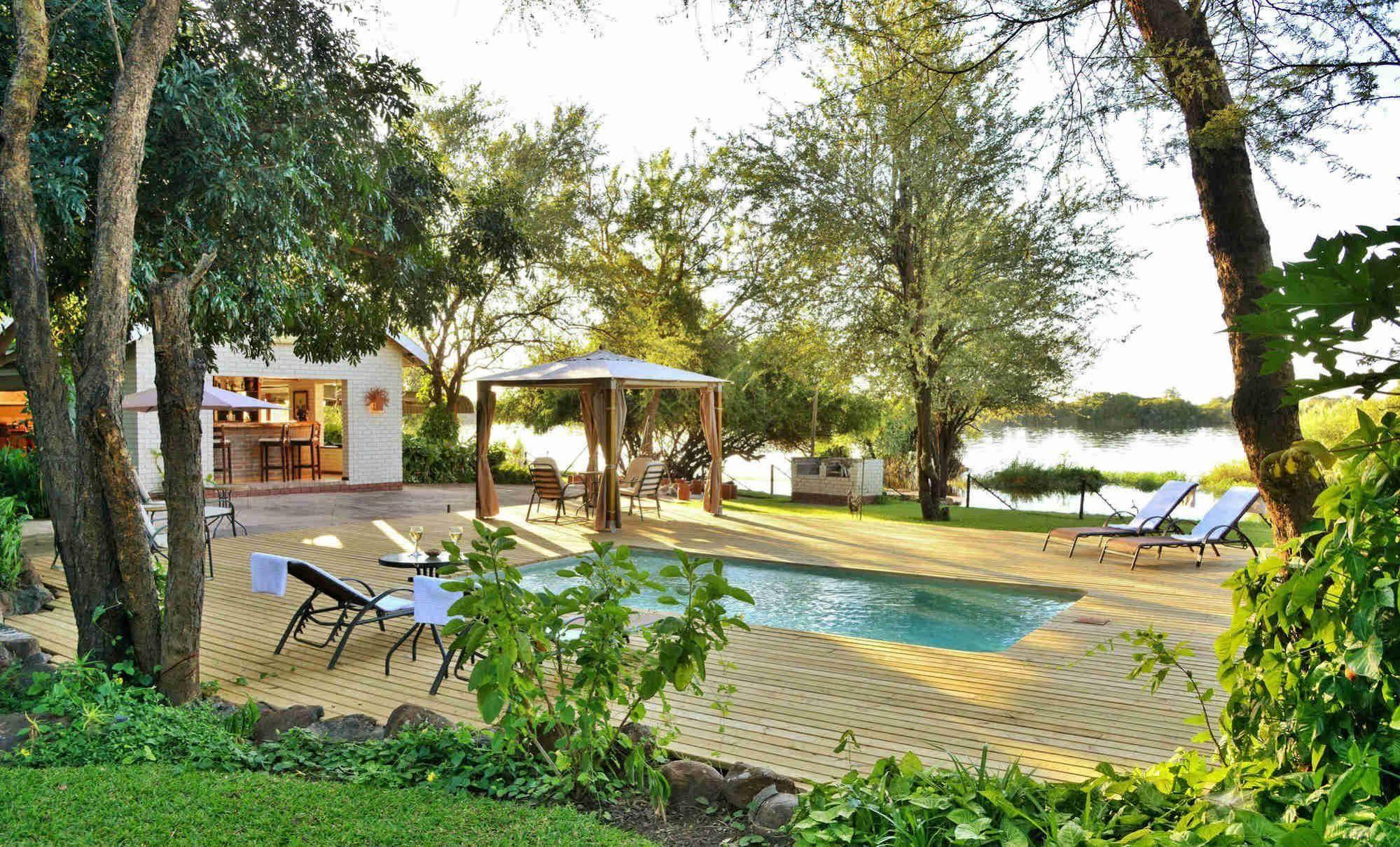 River View Lodge คาซาเนอ ภายนอก รูปภาพ